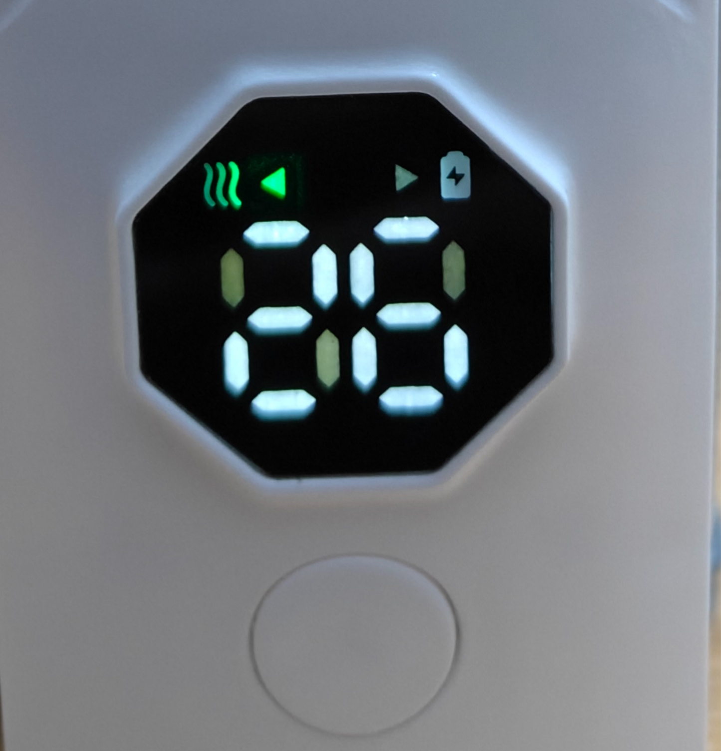 Close-up of Nestush bottle warmer LED display showing real-time temperature