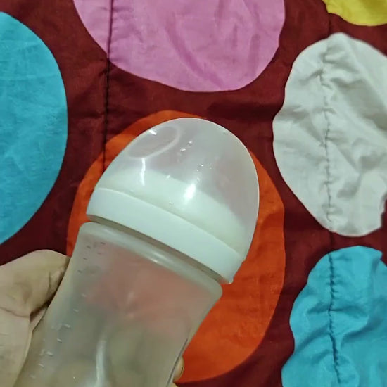 Nestush portable baby bottle warmer in use, showing USB-C charging and LED temperature display