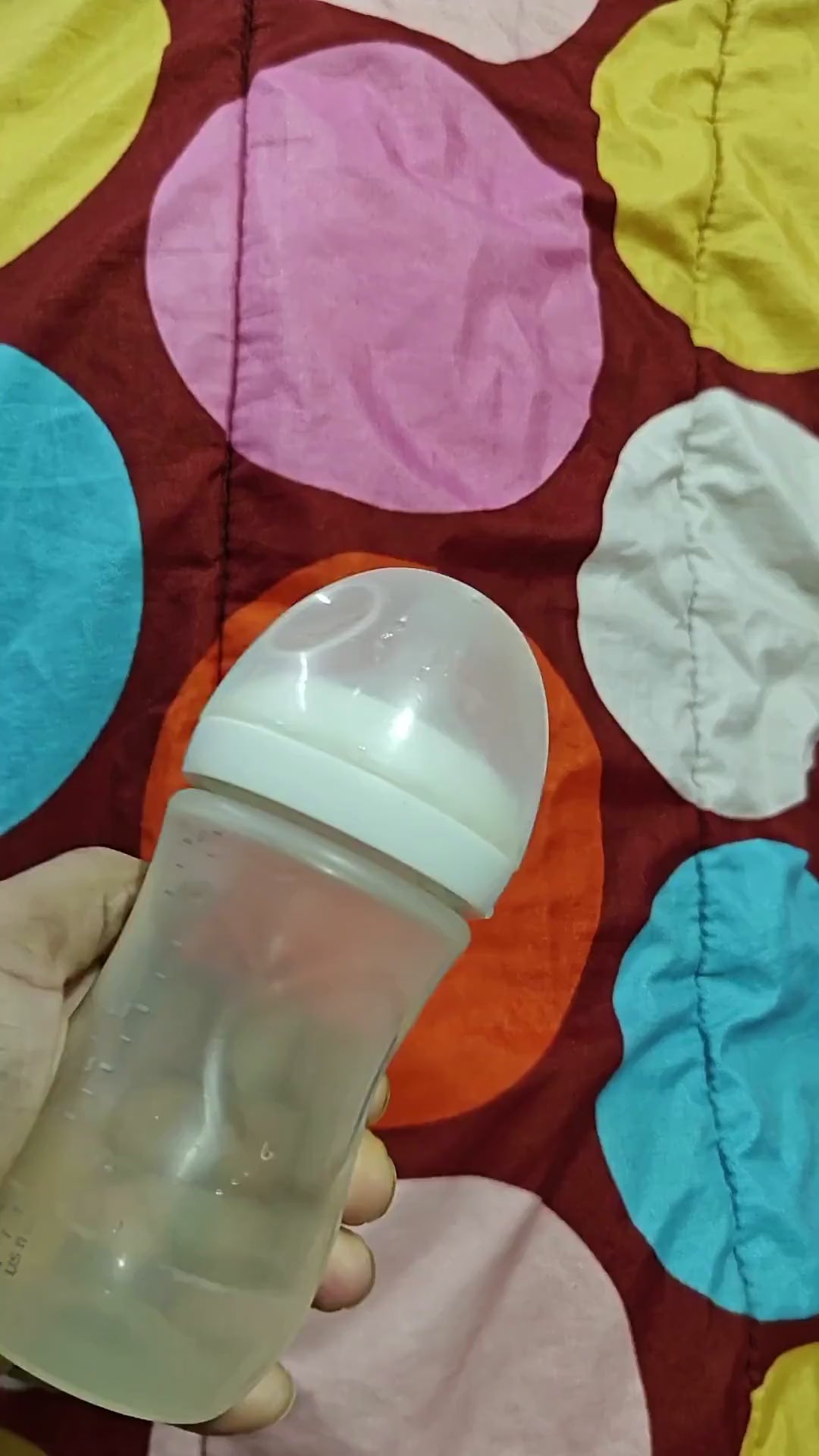 Nestush portable baby bottle warmer in use, showing USB-C charging and LED temperature display